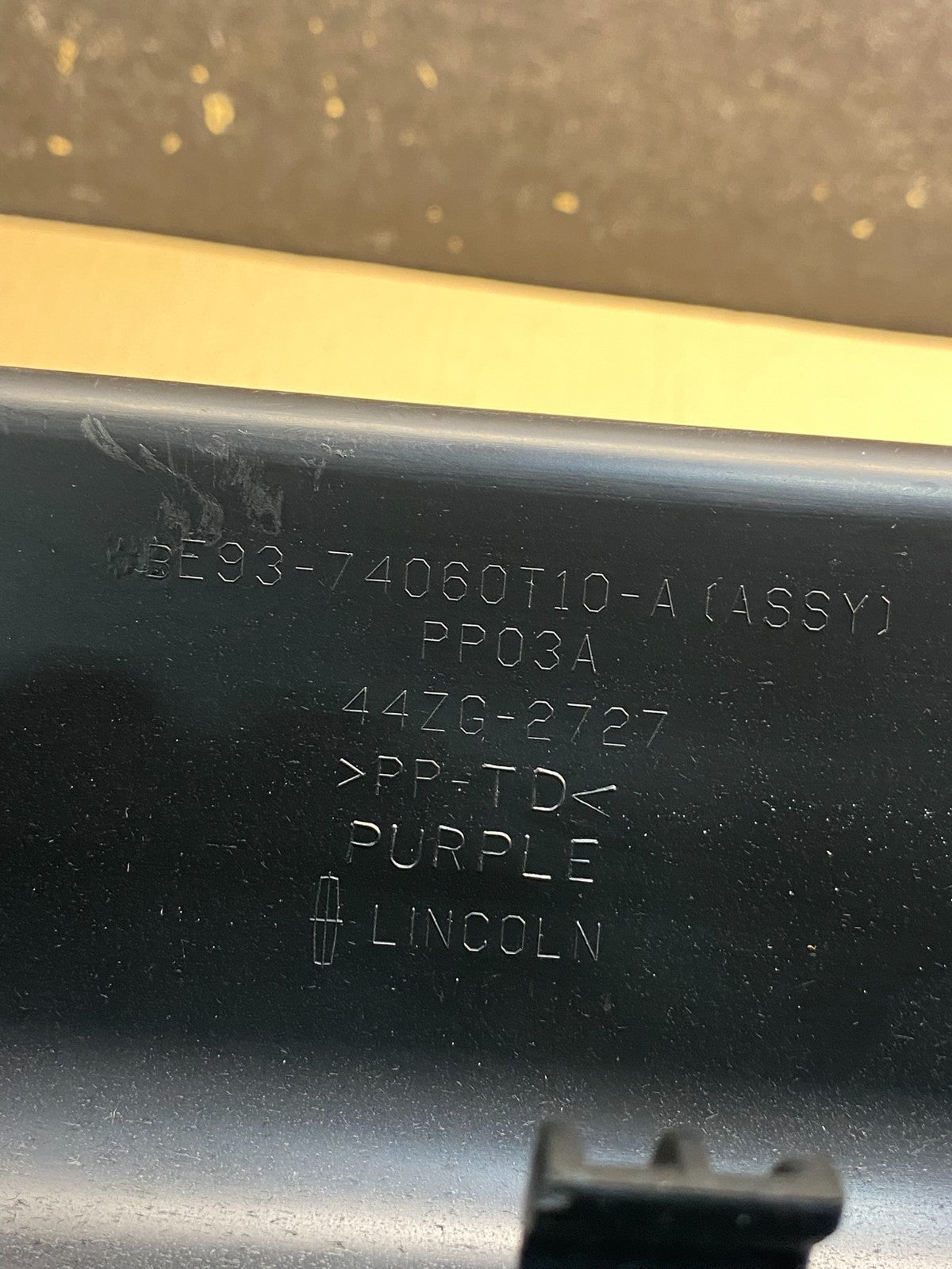 2010 2011 2012 Lincoln MKT Glove Box Storage Compartment AI4781 DG6