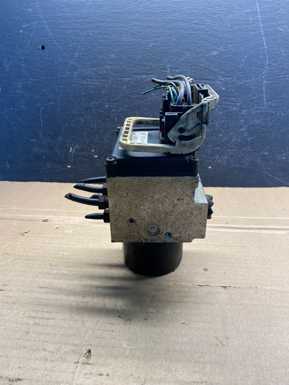 2004-2006 Chevrolet Express ABS Pump Control 13567118 Module AE8095 DG2