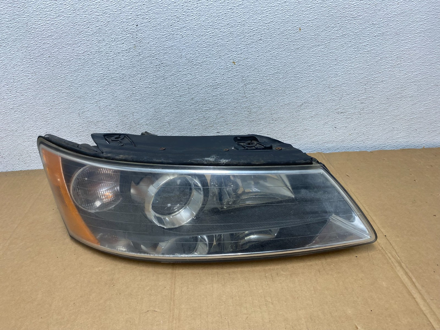 2006-2008 Hyundai Sonata Right Passenger Rh Side Headlight Halogen AD0719 DW0