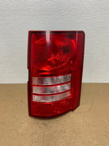2008 - 2010 Chrysler Town And Country Right Passenger Tail Light AC1270 LK0