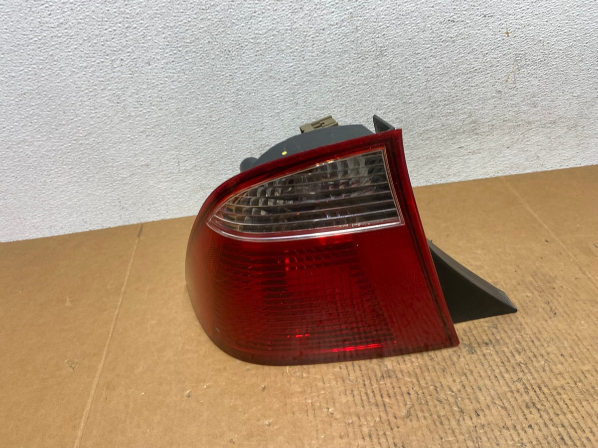 2005 2006 2007 Ford Focus Sedan Left Driver Side Tail Light AE0416 LK0
