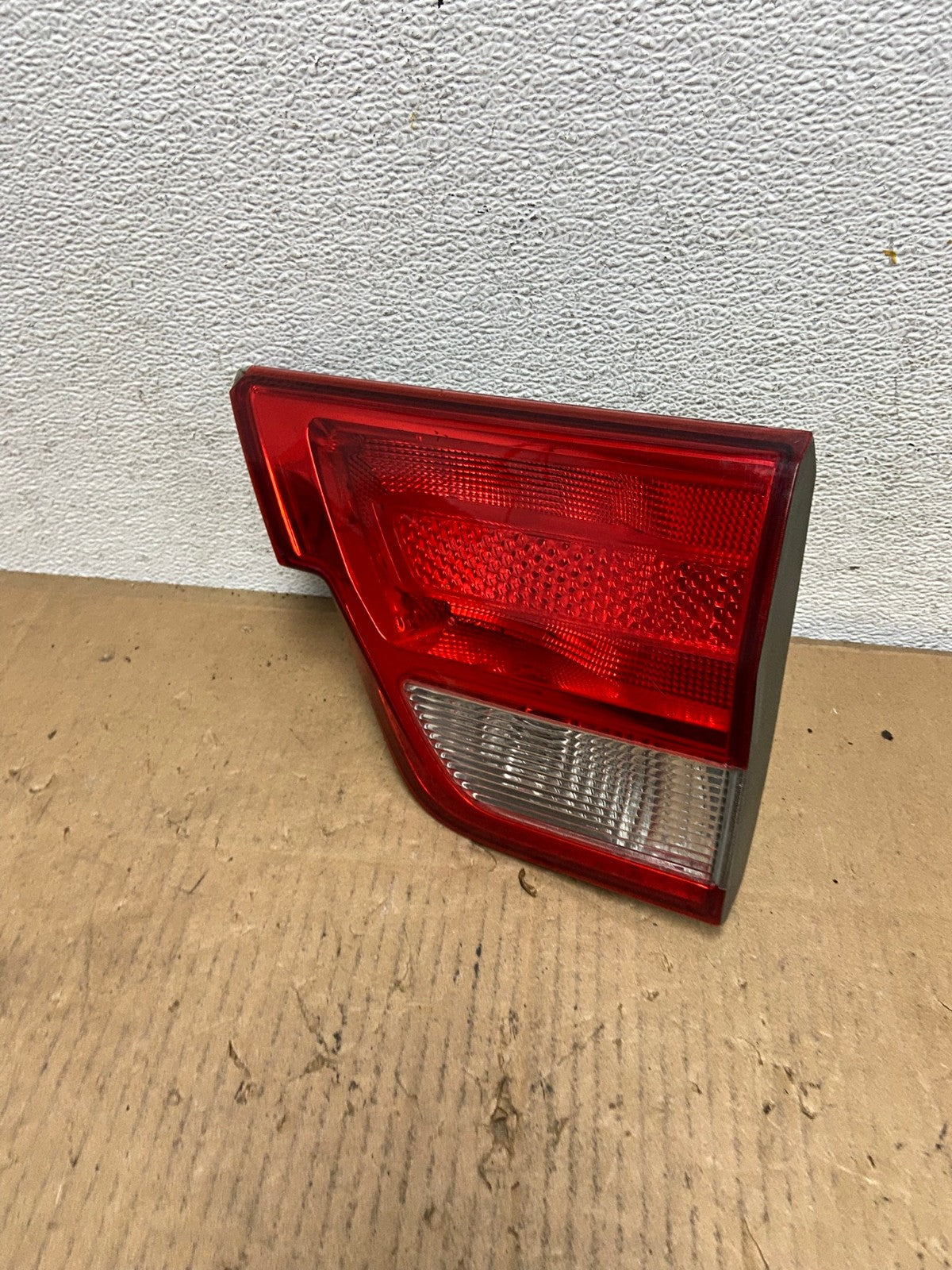 2011-2013 Jeep Grand Cherokee Right Passenger Rh Inner Tail Light AD0964 LK0