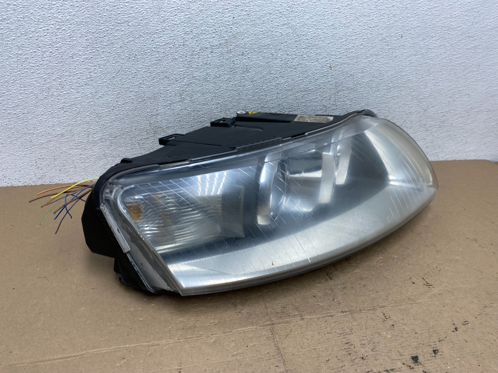 2005 to 2008 Audi A6 Right Passenger Side Headlight Xenon HID AF4715 DW2