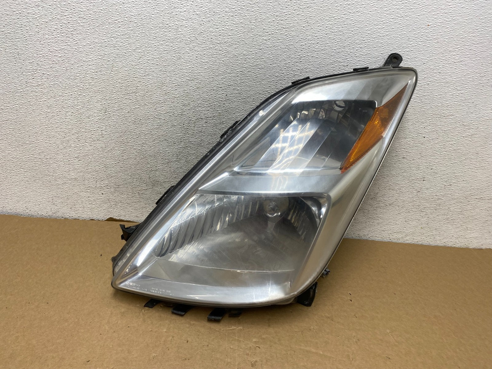 2004 - 2005 Toyota Prius Left Driver Lh Xenon HID Headlight DEPO AF7288 DW0
