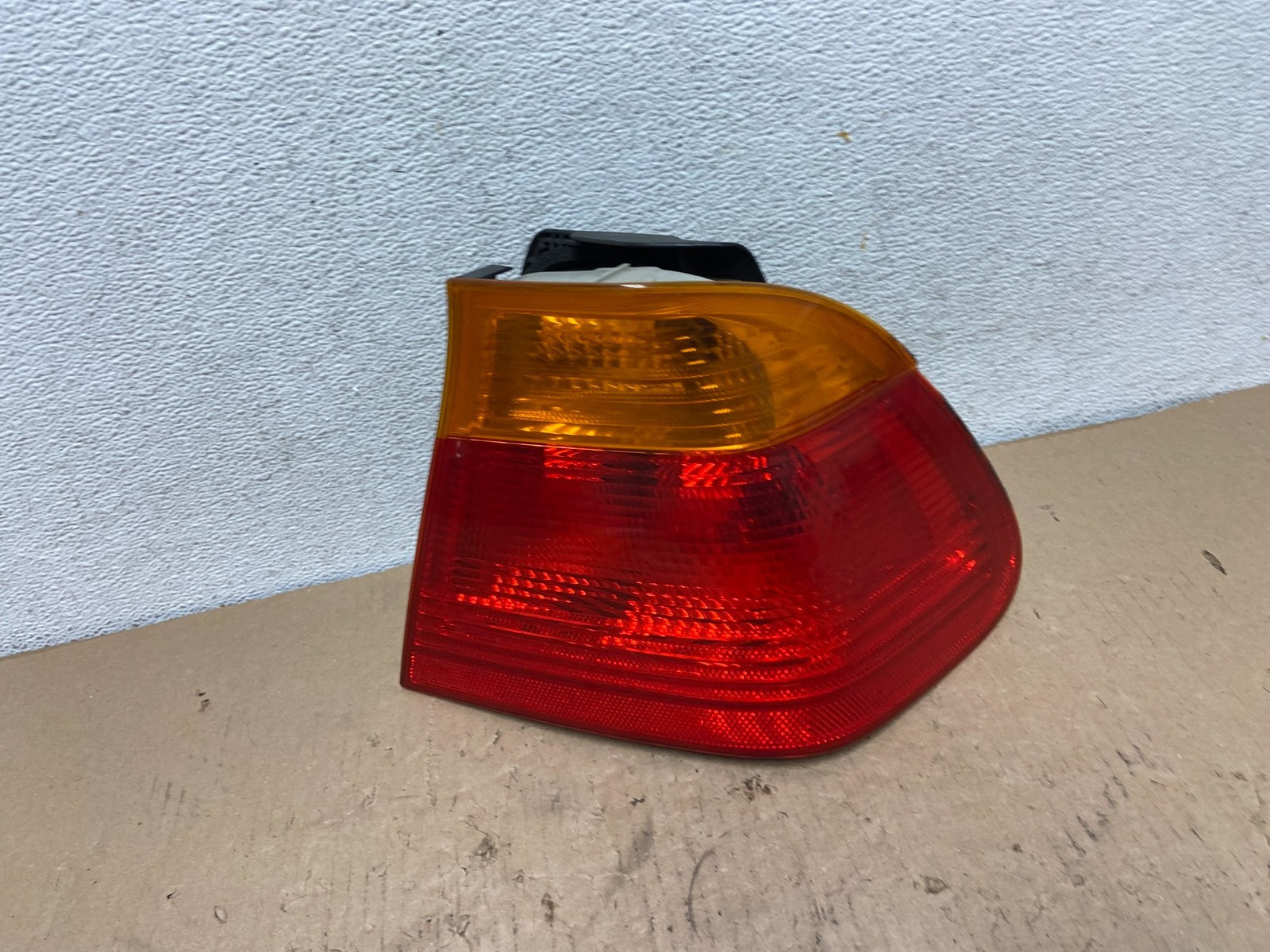 1999-2001 BMW 325i 330i E46 Right Passenger RH Tail Light AF3295 DW0