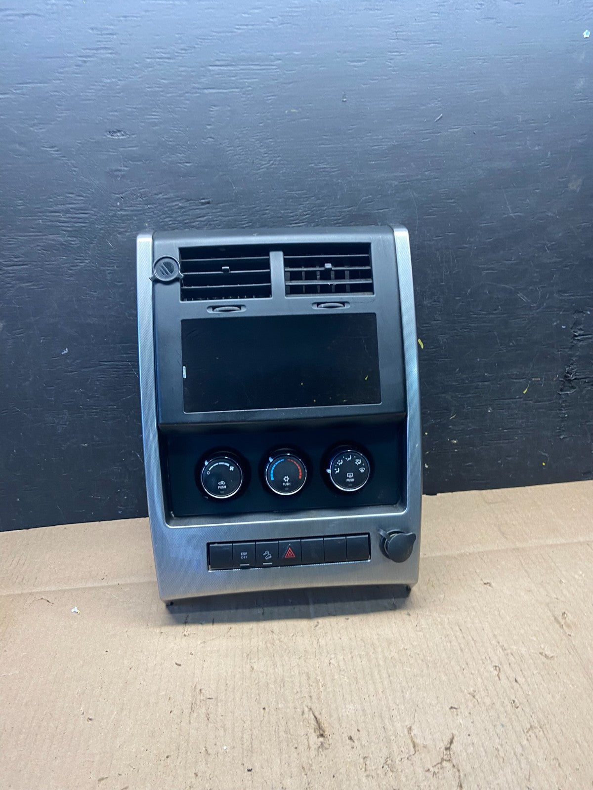 2008 to 2012 Jeep Liberty Dash Climate Temperature Control Radio Bezel Q0834 DG0