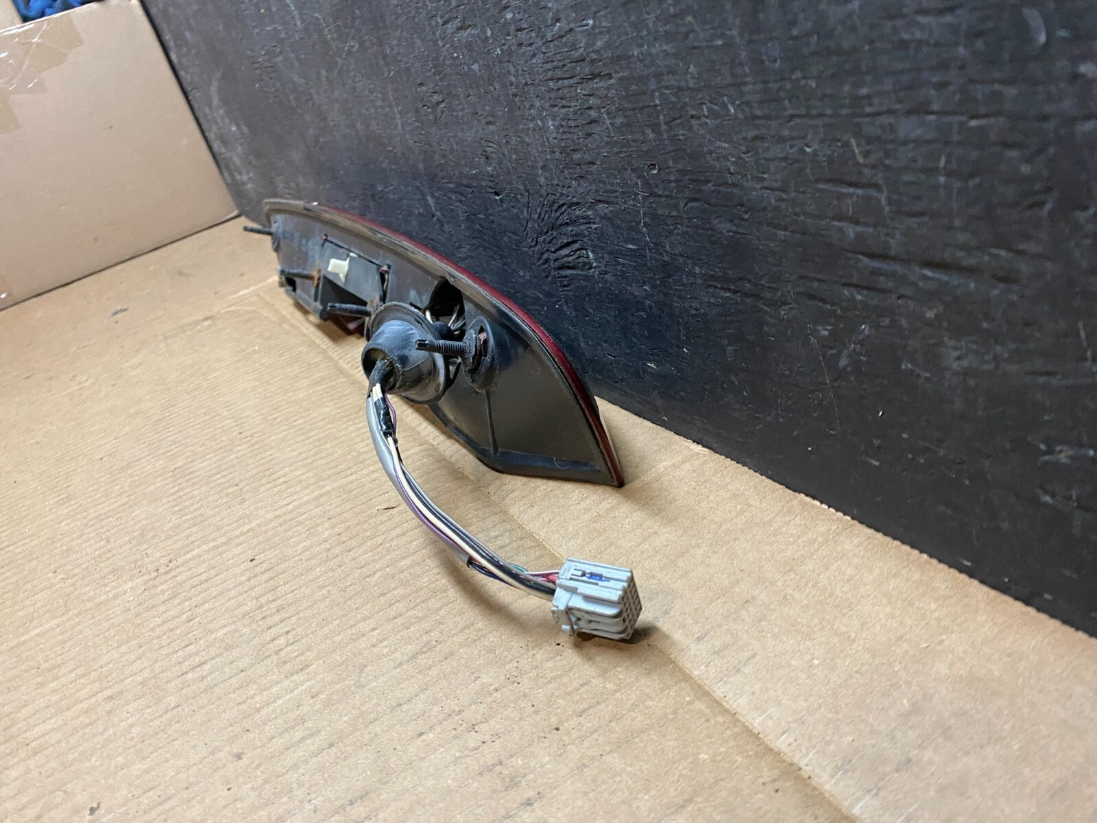 2008 to 2012 Buick Enclave Trunk Lid Finish Garnish Panel Moulding Camera G56197
