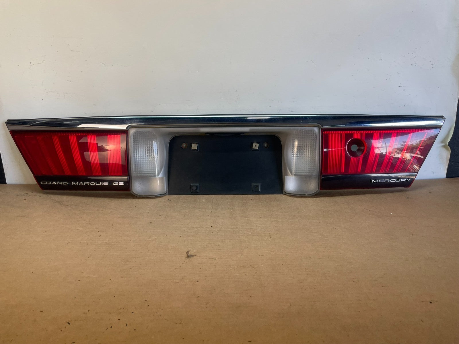 1998 to 2002 Mercury Grand Marquis Trunk Lid Center Tail Light AF8788 DG0