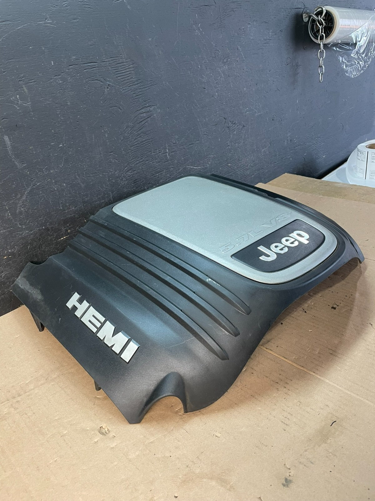 2005 to 2010 Jeep Grand Cherokee 5.7L Hemi Engine Cover Plastic Shield AD8423 DG2