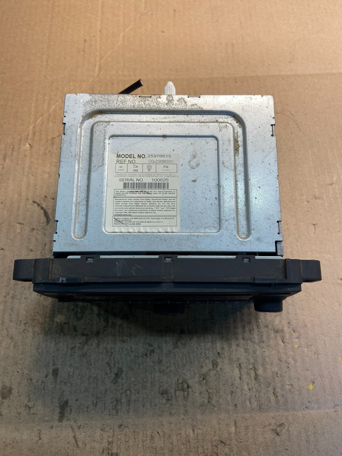 2010 to 2012 GMC Acadia Radio AM/FM CD Player Radio Z0744 DG3