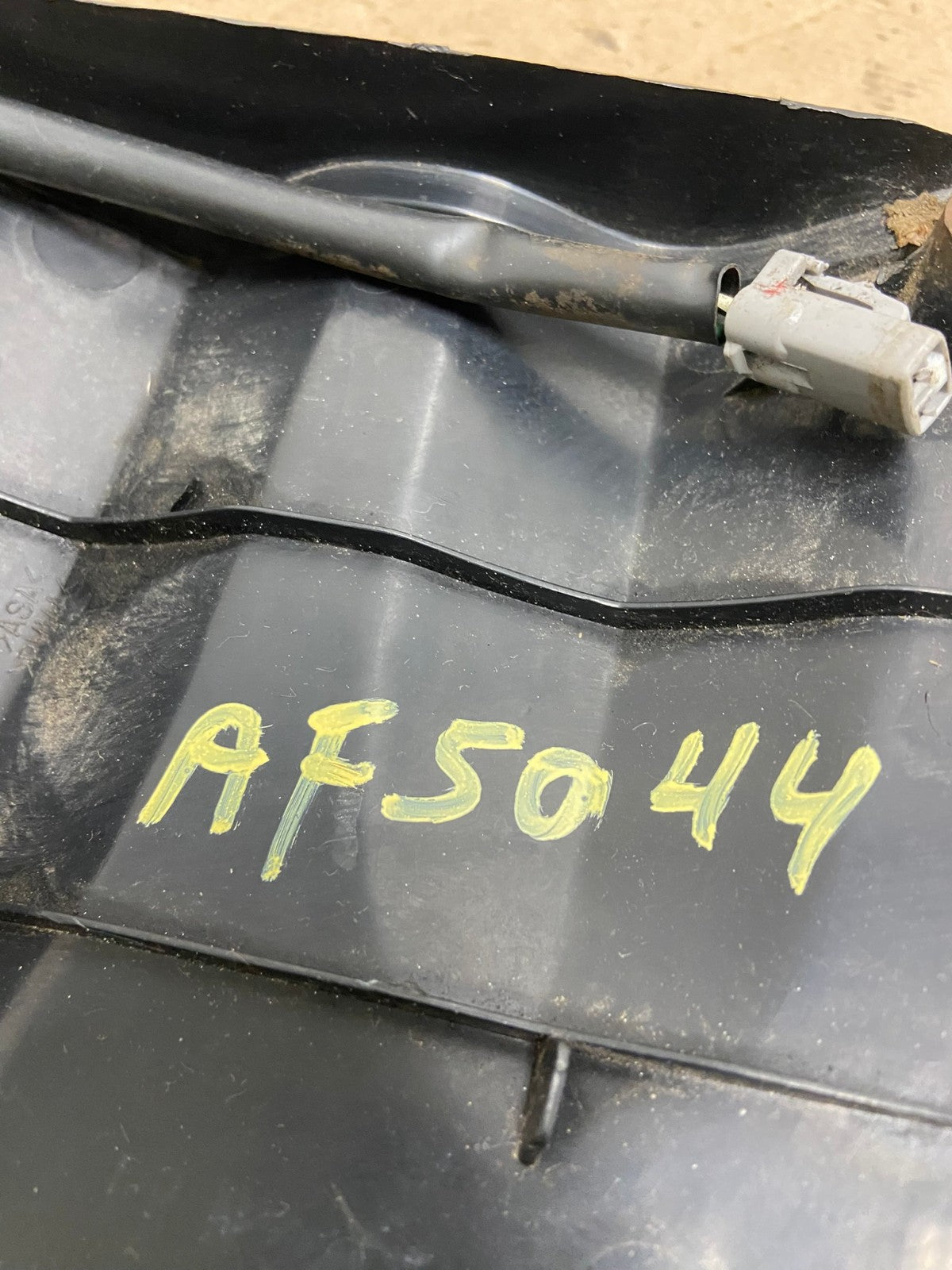 2001- 2004 Toyota Sequoia Driver Left Side Tail light Inner AF5044 LK6