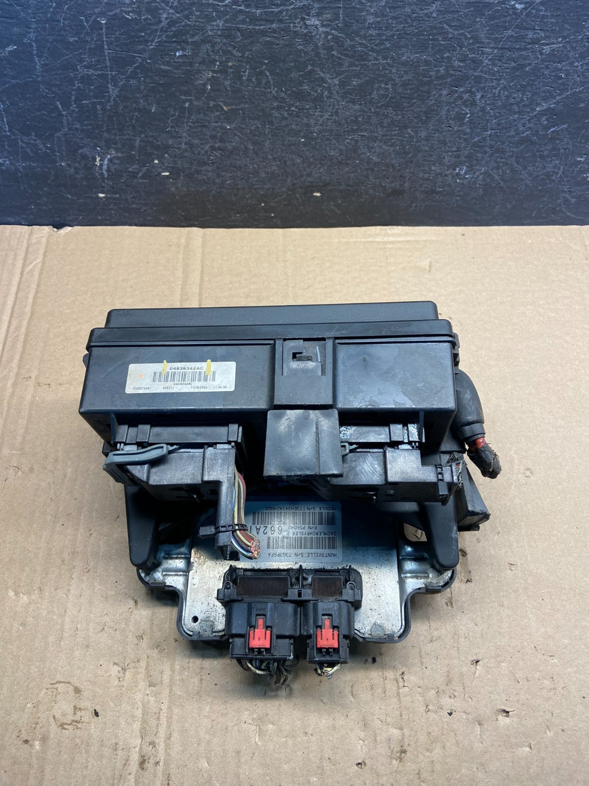 2005 Jeep Grand Cherokee Commander BCM Body Control Module AE2339 DW1
