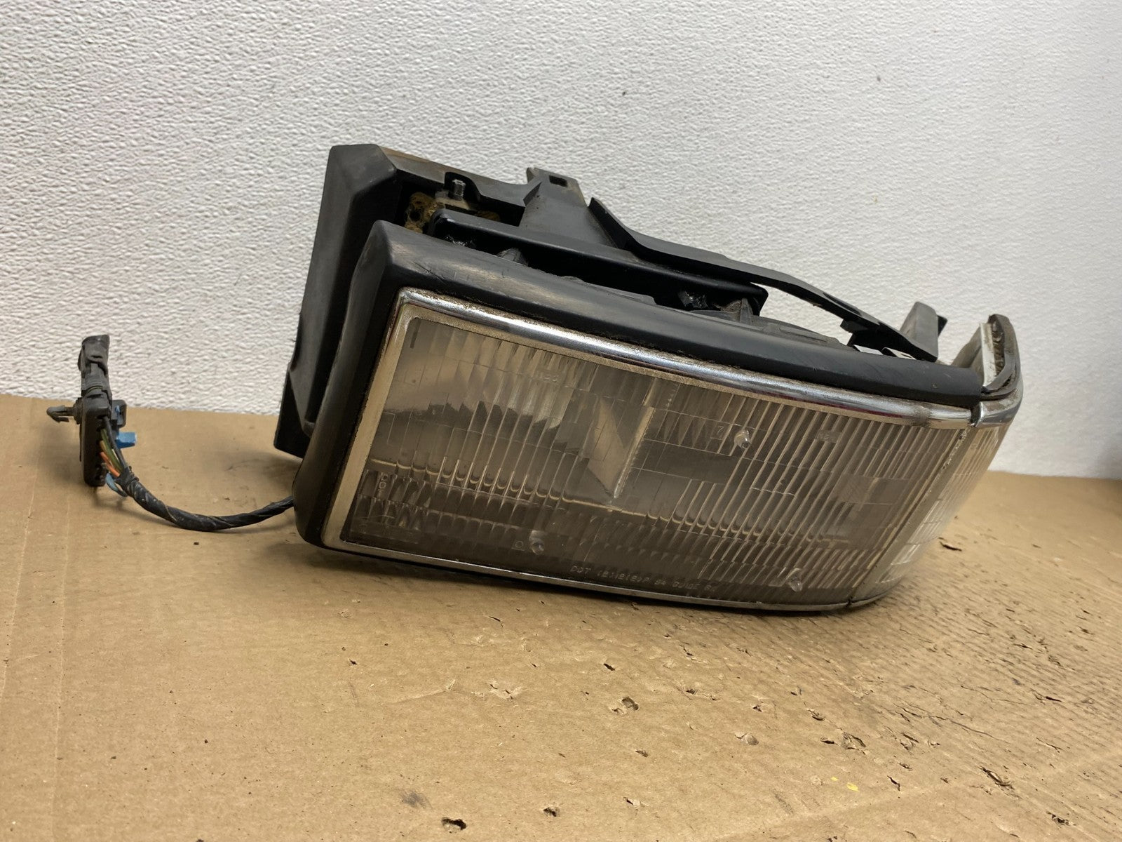 1994 1995 1996 Cadillac Deville Left Driver LH Headlight + Turn Signal AC4144 DW1