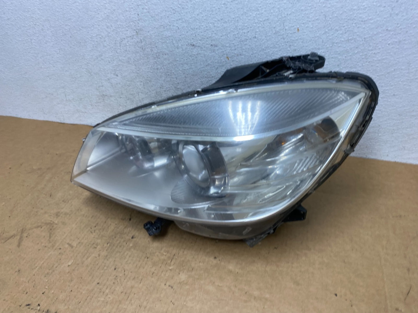 2008-2011 Mercedes C-Class C350 C300 Left Driver Xenon Headlight AD4751 DW1