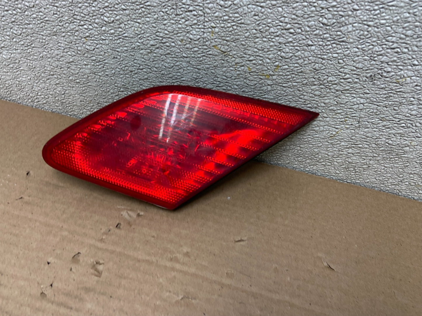 2003 to 2004 Toyota Avalon Right Passenger RH Inner Tail Light OEM AB1036 LK1