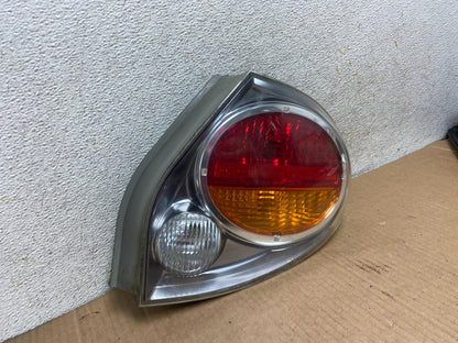 2002 2003 Nissan Maxima Right Passenger RH Side Tail Light AI8459 LK2