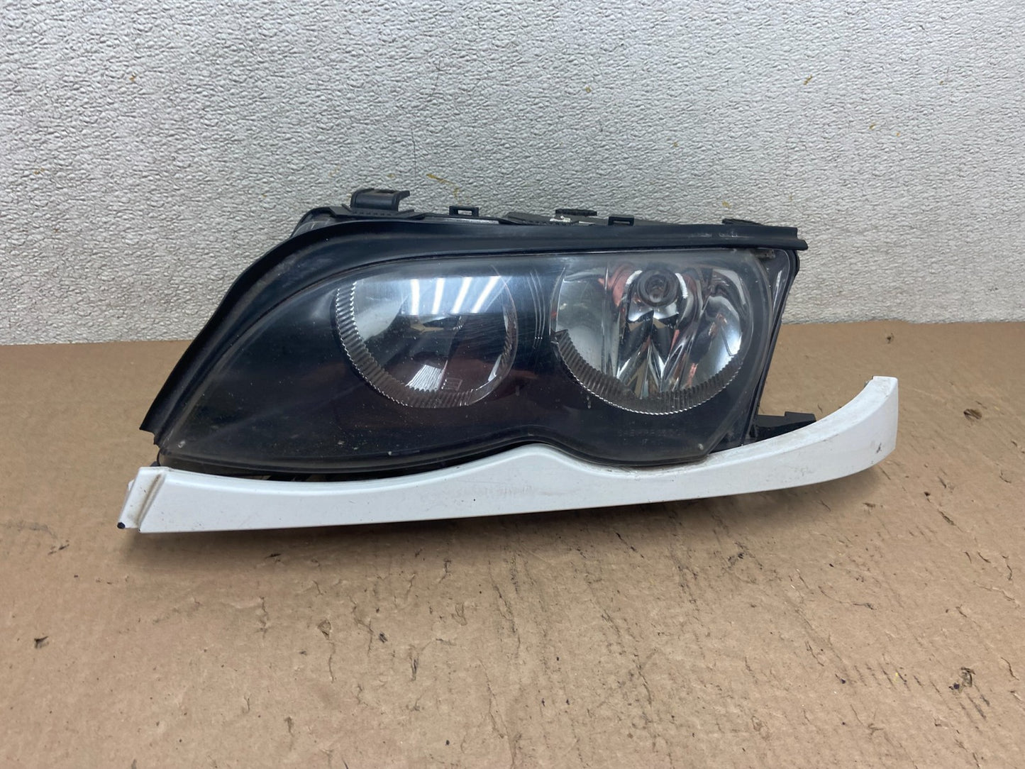 2002 to 2005 BMW 3 E46 Sedan Left Driver LH Halogen OEM Headlight R3123 DW0