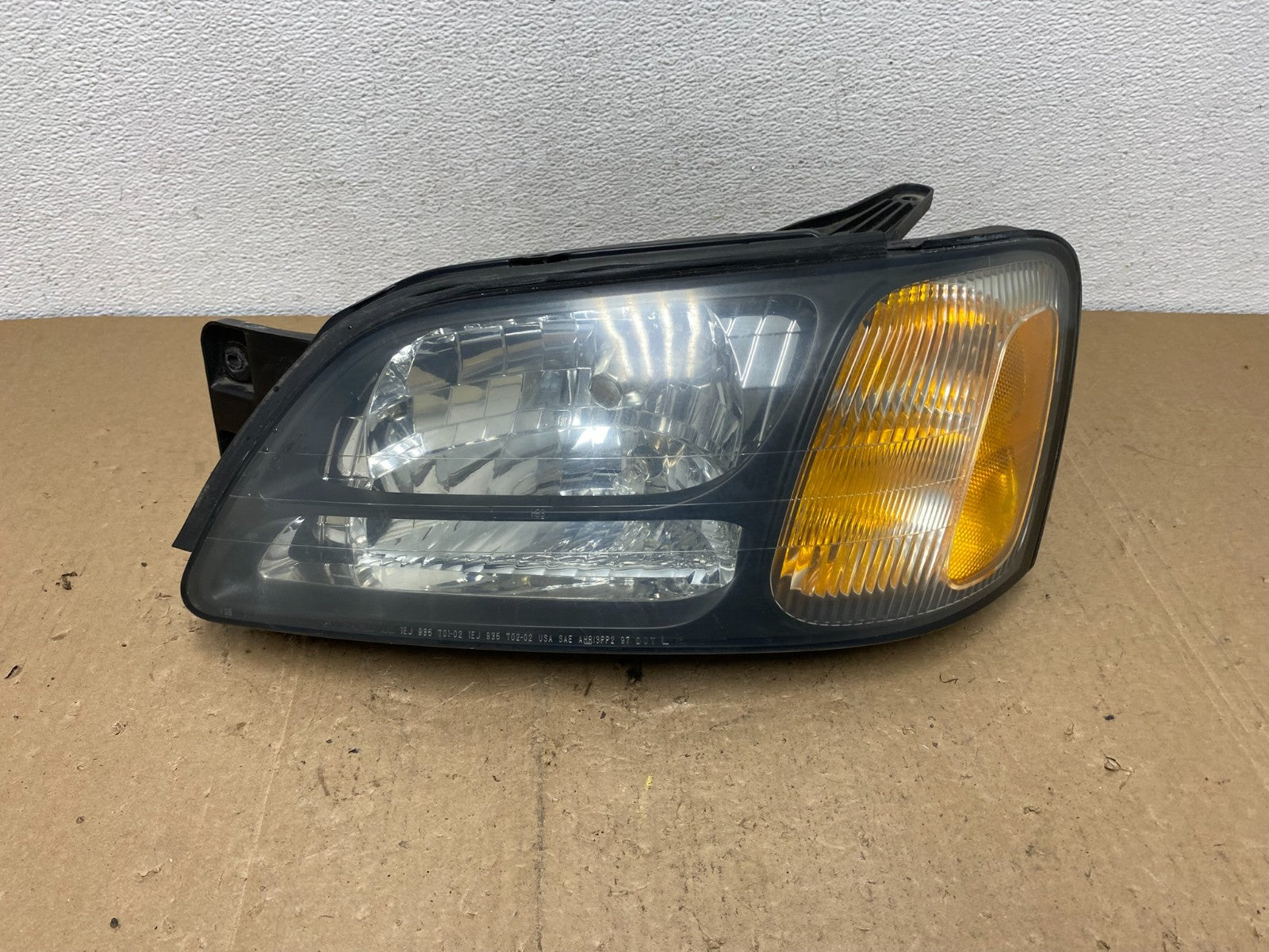 2001-2004 Subaru Legacy Outback Left Driver Lh Side Headlight AC6001 DW0