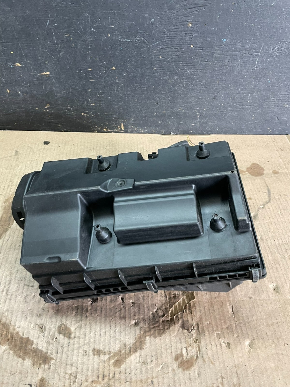 2007 to 2010 BMW X5 Air Intake Cleaner Filter Housing Box M8984 DG7