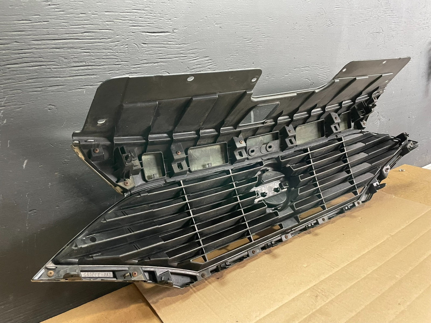 2011 to 2017 Nissan Quest Front Upper Grill Grille OEM ab7599 DG7