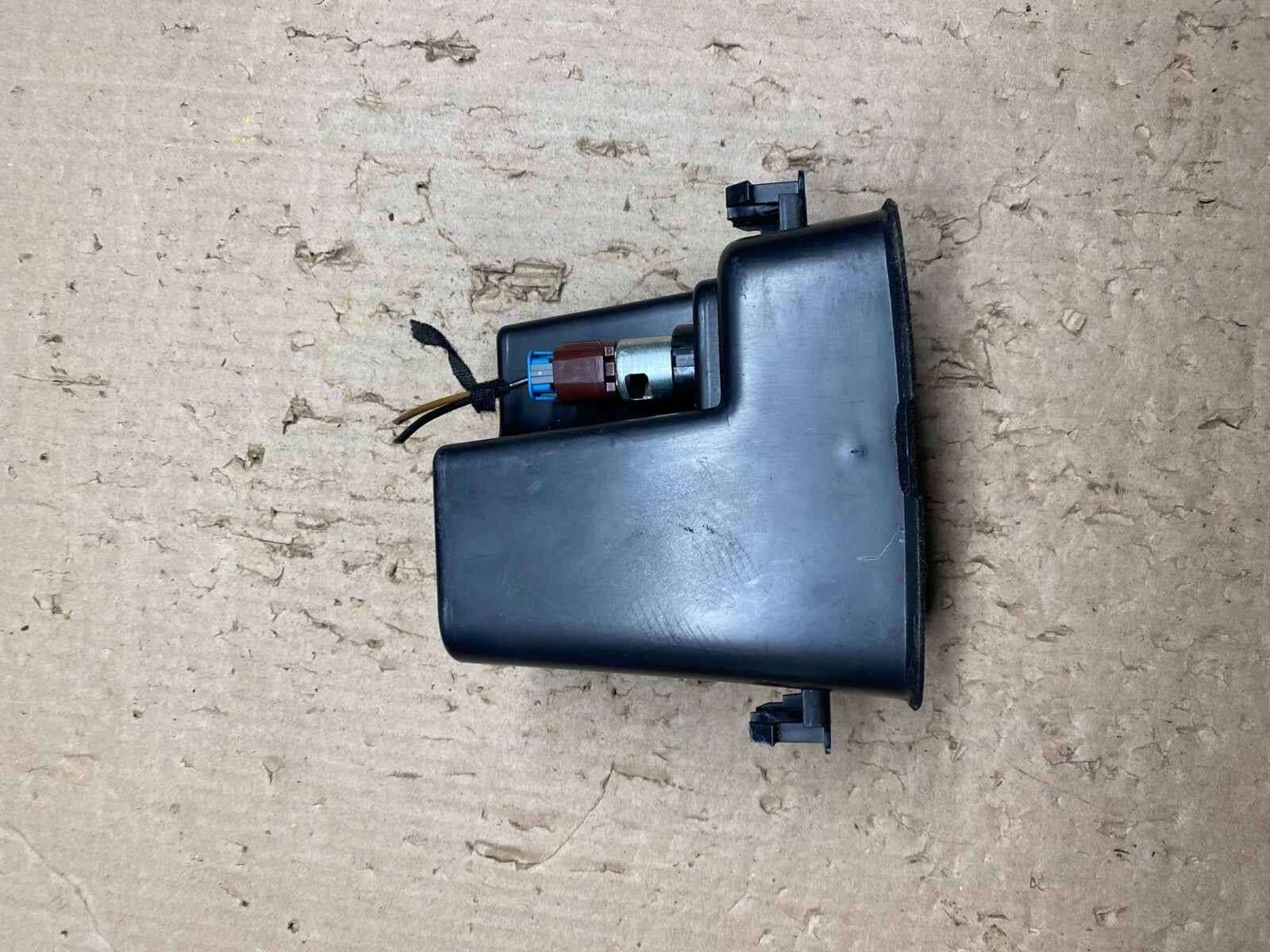 2012 - 2016 Buick Verano Center Console Dash Storage Trim Outlet F9103 DG1 OEM5