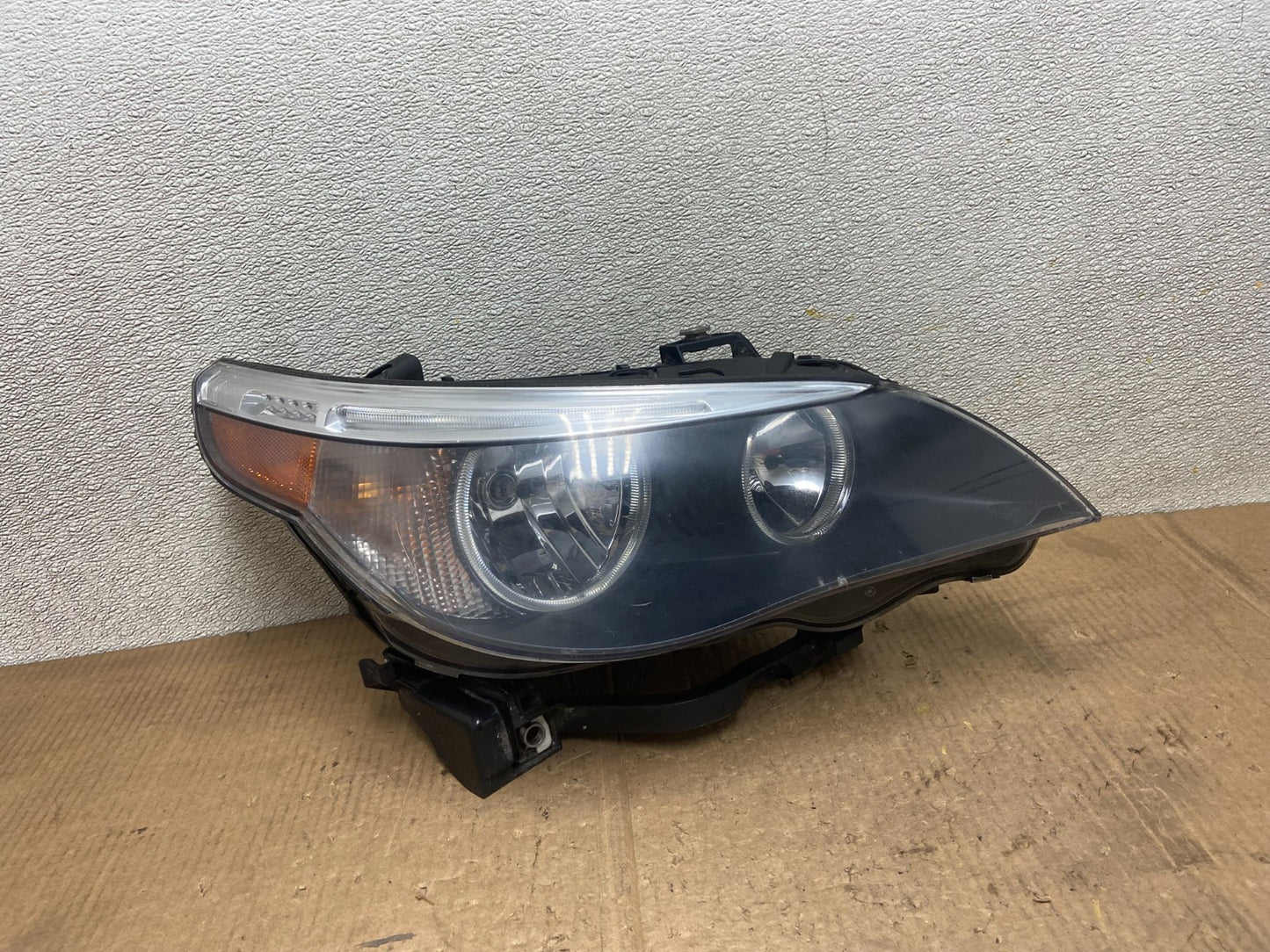 Halogen 2004 -2007 BMW 535i 5 Series Right Passenger Side Headlight AA6650 DW0