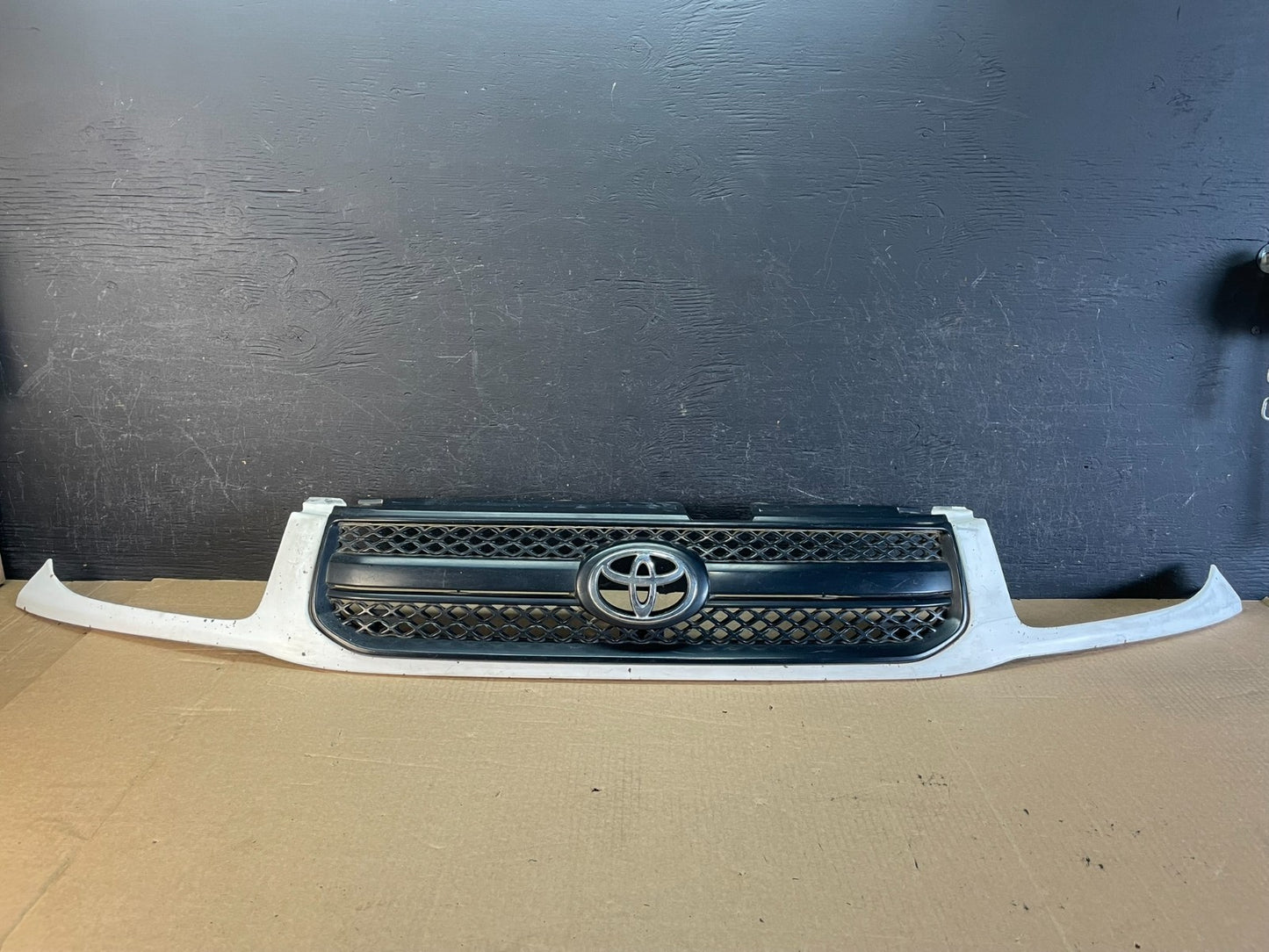 2004 2005 Toyota RAV4 Front Upper Grill Grille af5284 DG0