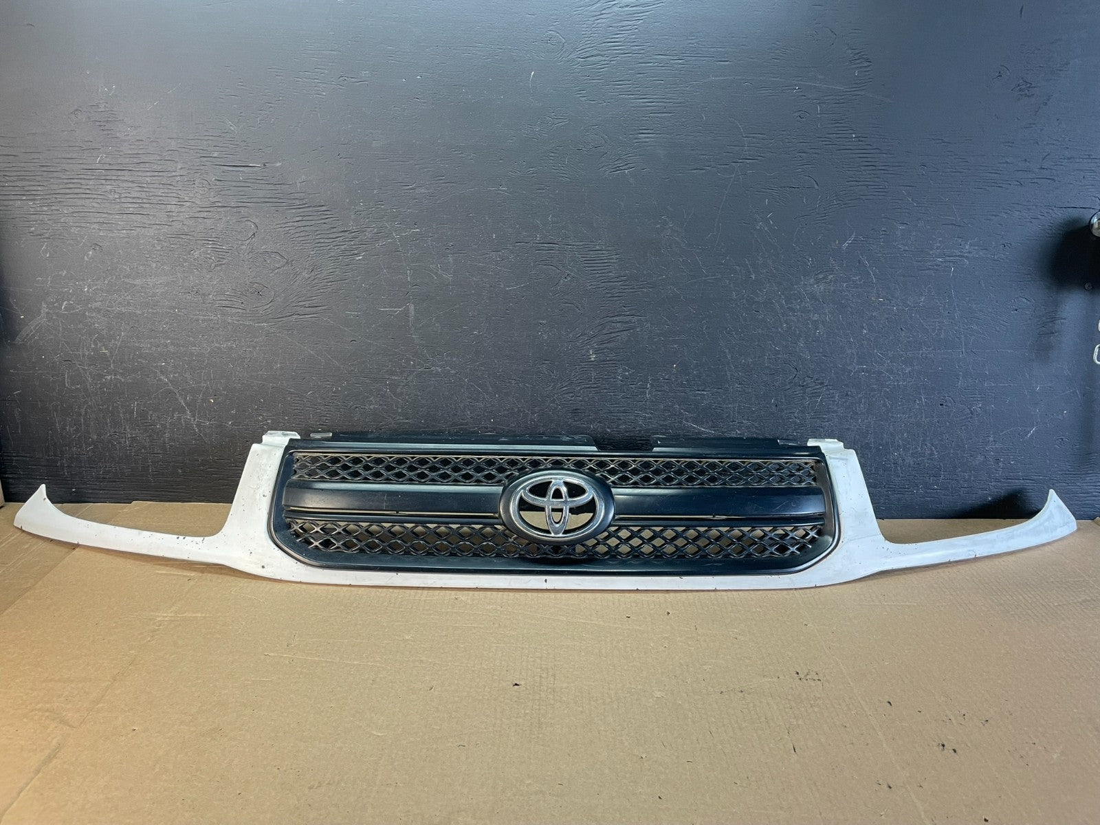 2004 2005 Toyota RAV4 Front Upper Grill Grille af5284 DG0