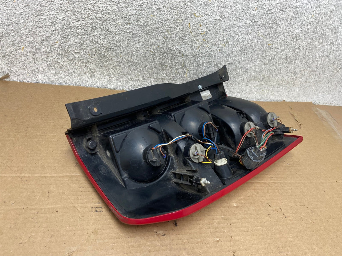 2005 - 2009 Land Rover LR3 Right Passenger Side Tail Light AH4072 LK2