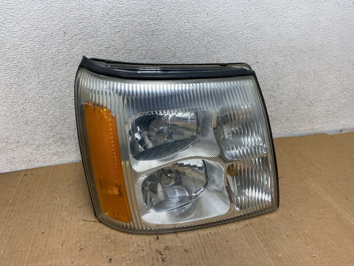 2002-2006 Cadillac Escalade Right Passenger Side Xenon HID Headlight AI89390