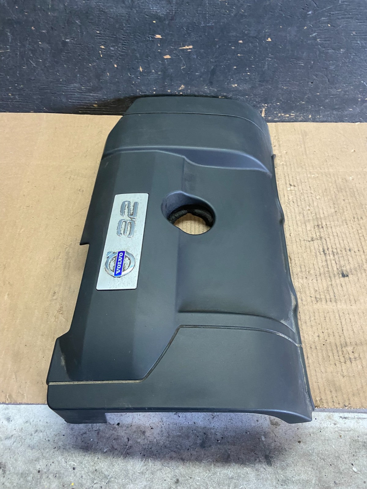2007 to 2014 Volvo XC90 OEM 3.2L Upper Top Engine Motor Dust Cover Oem p8471 DG2