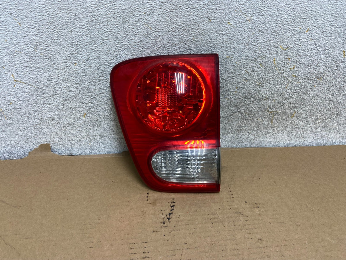 2005 - 2007 Toyota Sequoia Right Passenger RH Tail Light Inner AH7782 DW0