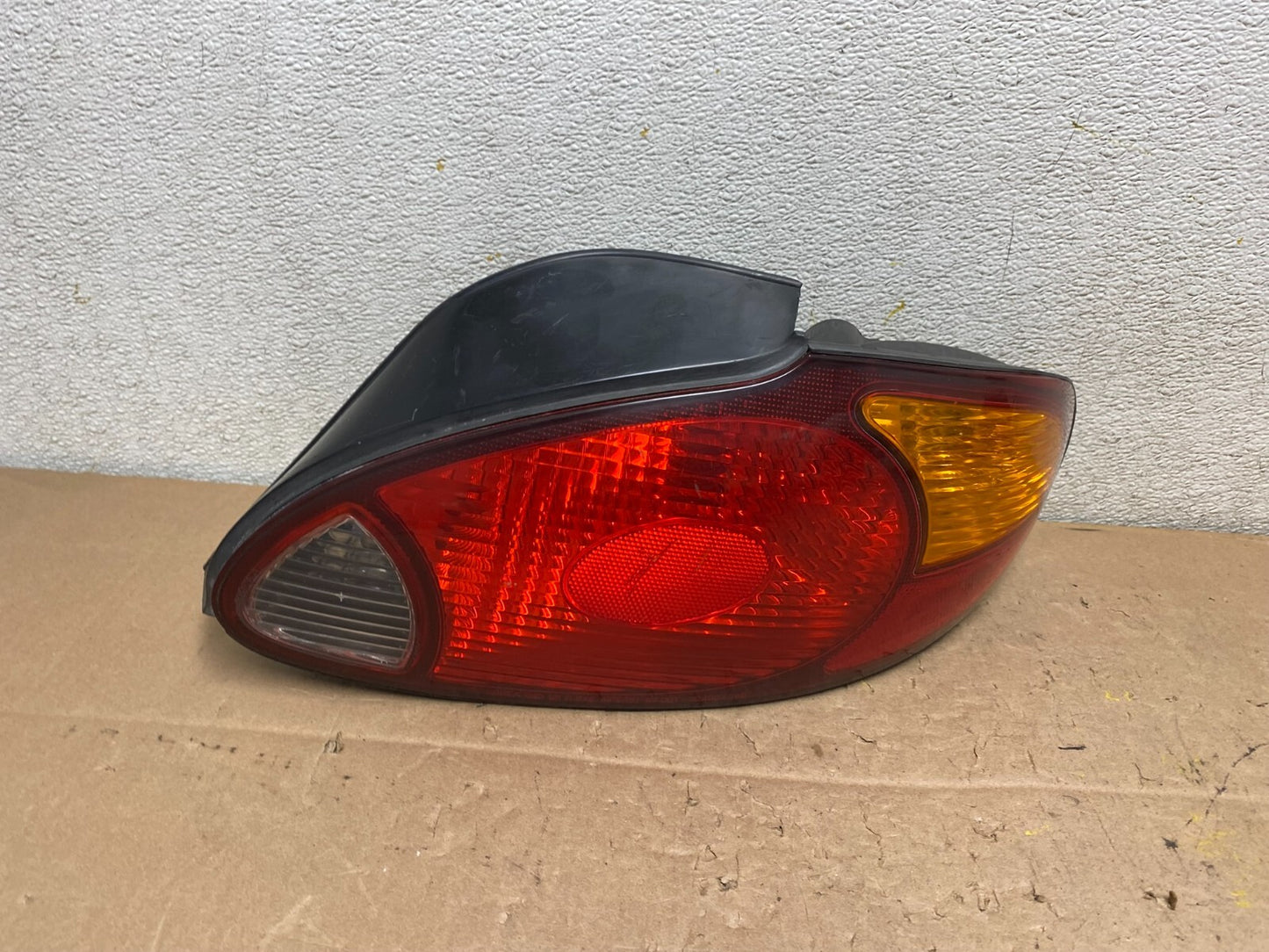 1999 2000 Hyundai Elantra Sedan Right Passenger RH Tail Light M3951 DW0