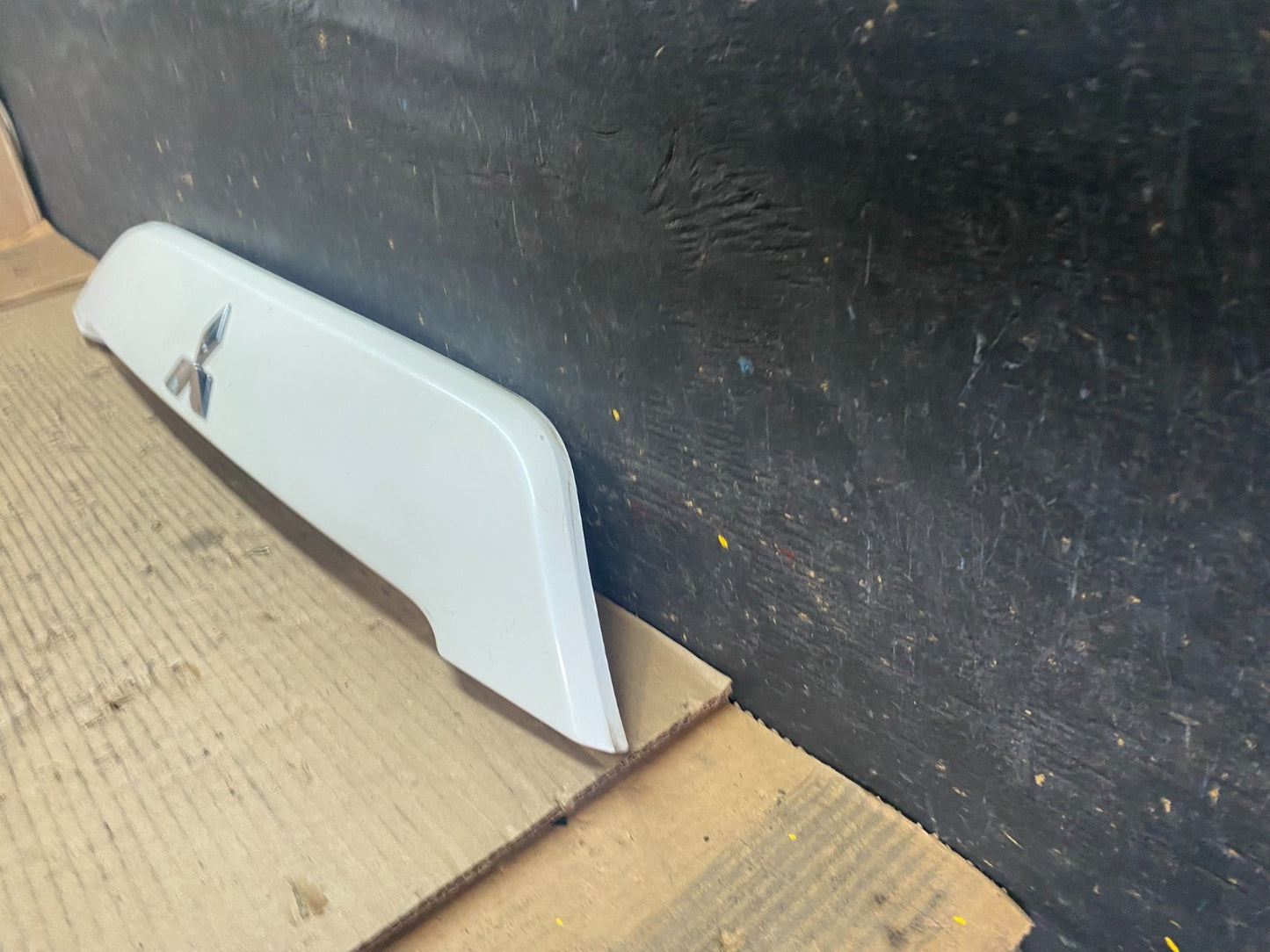 2007 to 2013 Mitsubishi Outlander Rear Hatch Tailgate Trim Molding OEM S5607 DG1
