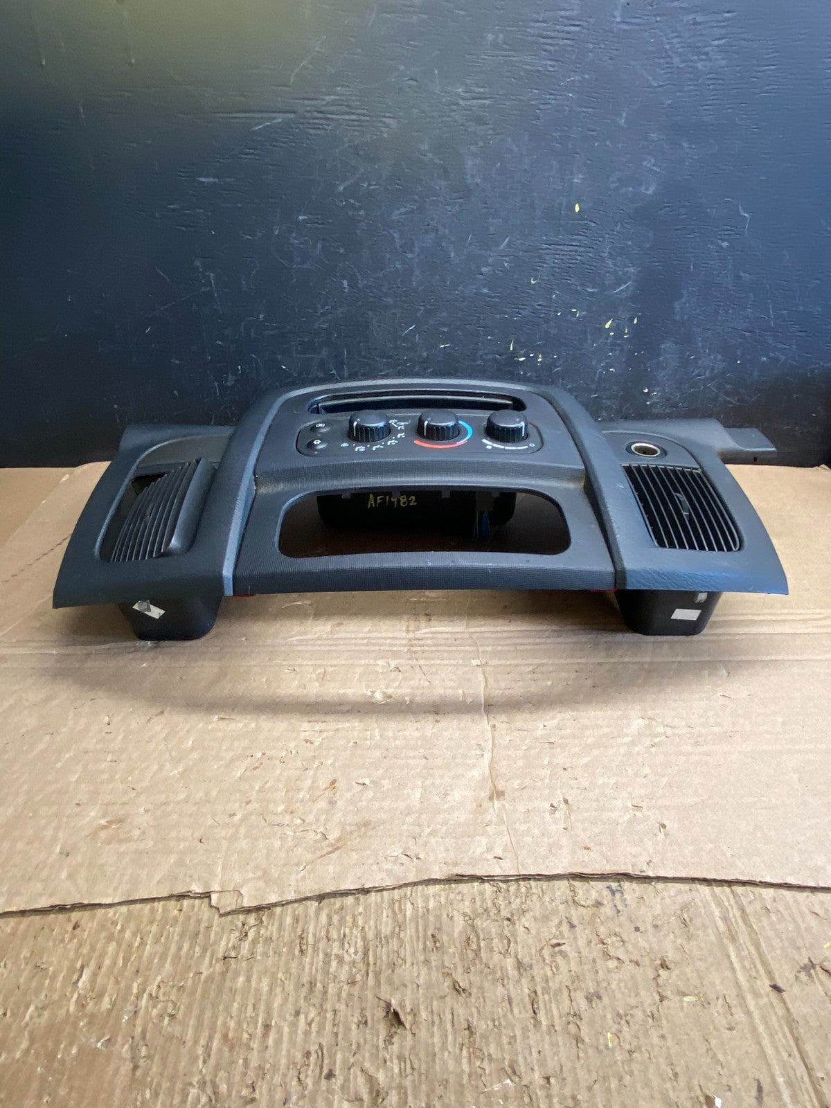 2002 to 2005 Dodge Ram Radio Climate Control Dash Air Vent Bezel Trim AF1982 DG3