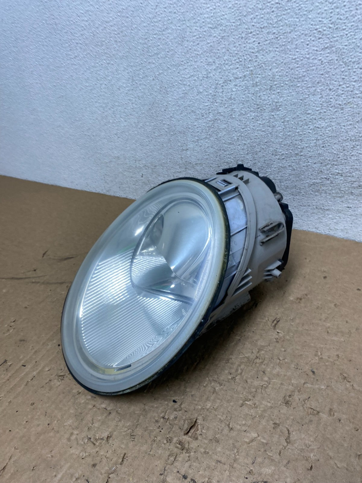 1998 to 2005 Volkswagen Beetle Left Driver LH Side Headlight AG1325 DW1