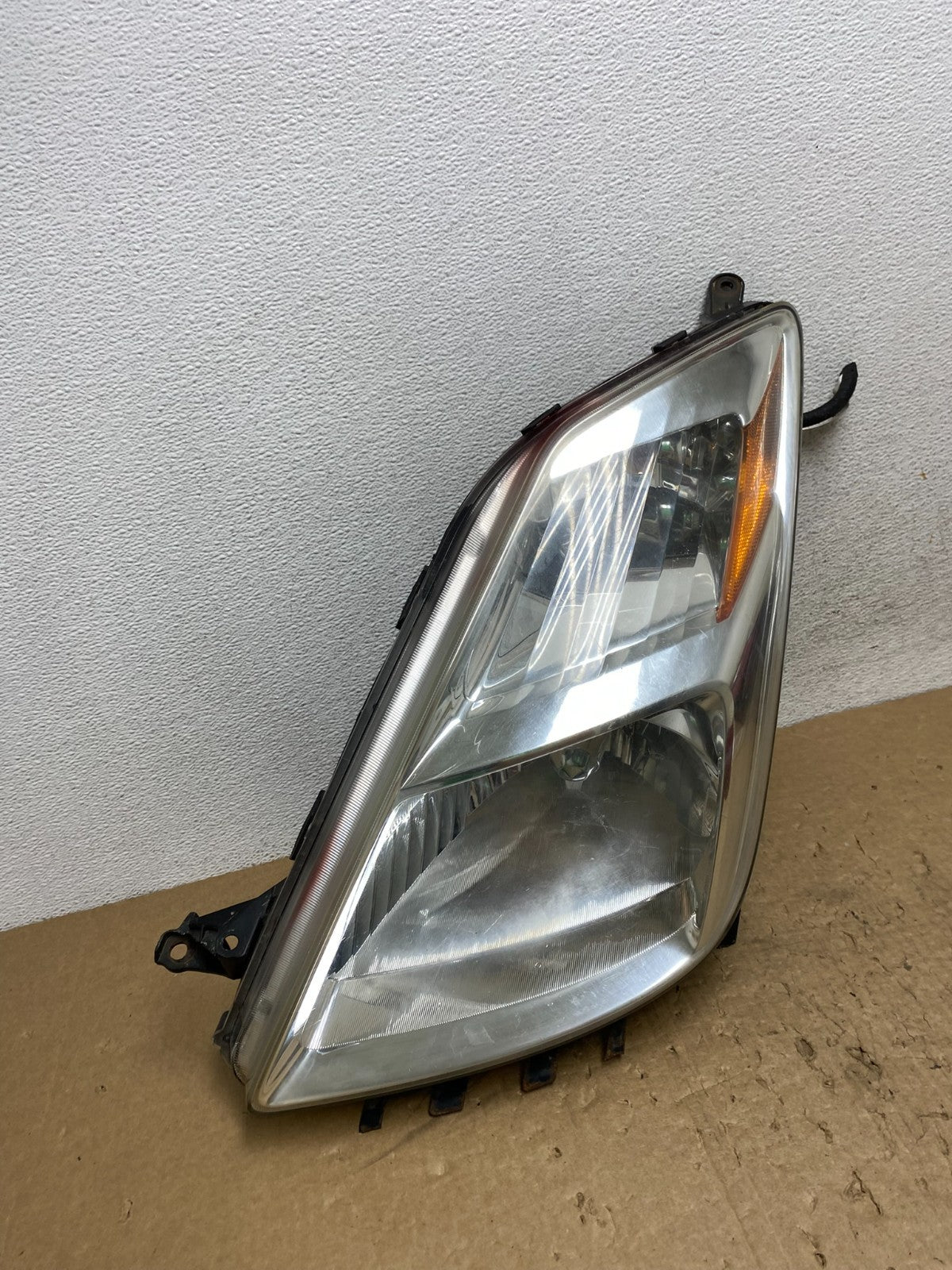 2004 - 2005 Toyota Prius Left Driver Lh Xenon HID Headlight AG1360 DW2