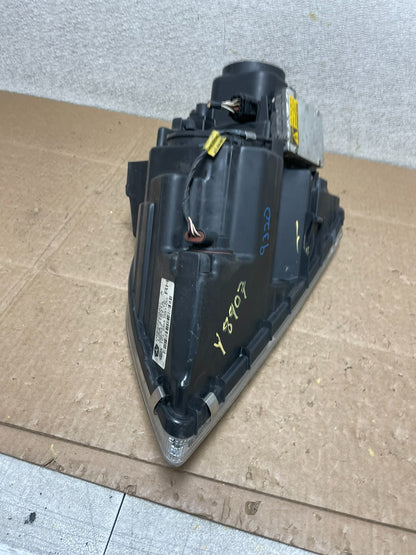 2004 to 2006 Chrysler Pacifica Headlight Right Passenger Xenon OEM Y8907 DW8