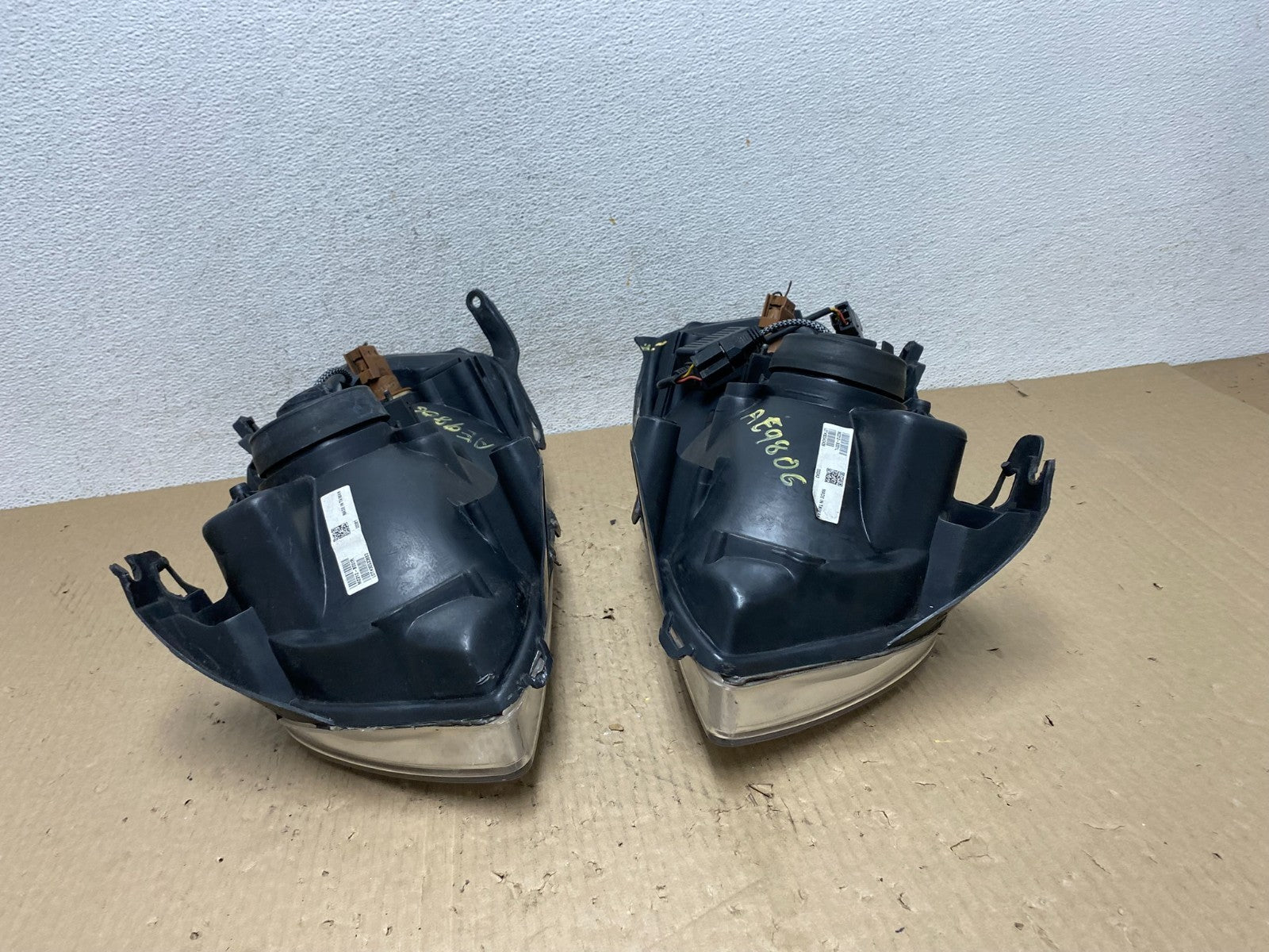 2001 2002 2003 2004 Mazda Tribute Left+Right Side Set Headlights AE9806 DW14