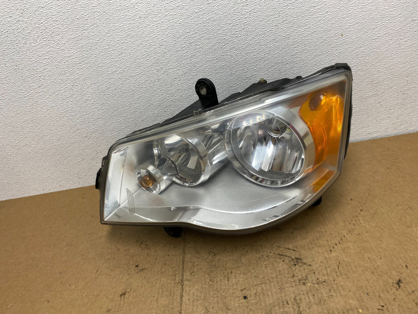 2008 to 2016 Chrysler Town and Country Left Driver Lh Side Headlight AC3626 DW0