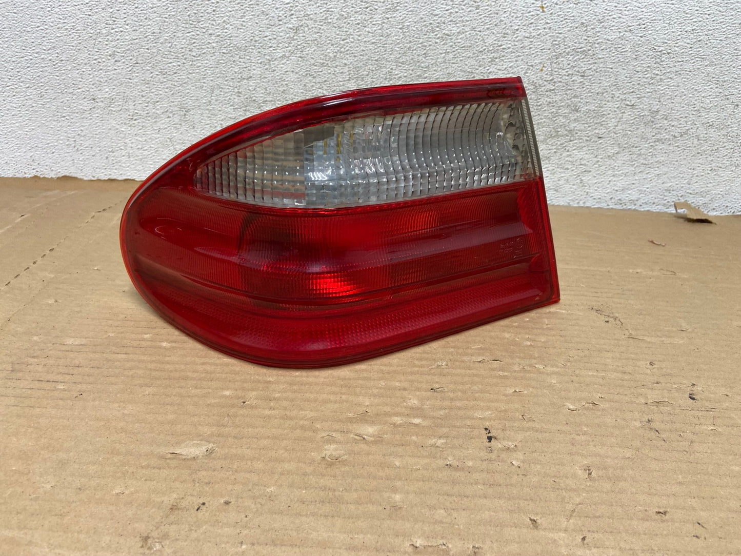 2000-2002 Mercedes-Benz E-Class E430 E320 Left Driver LH Tail Light AG8138 LK0