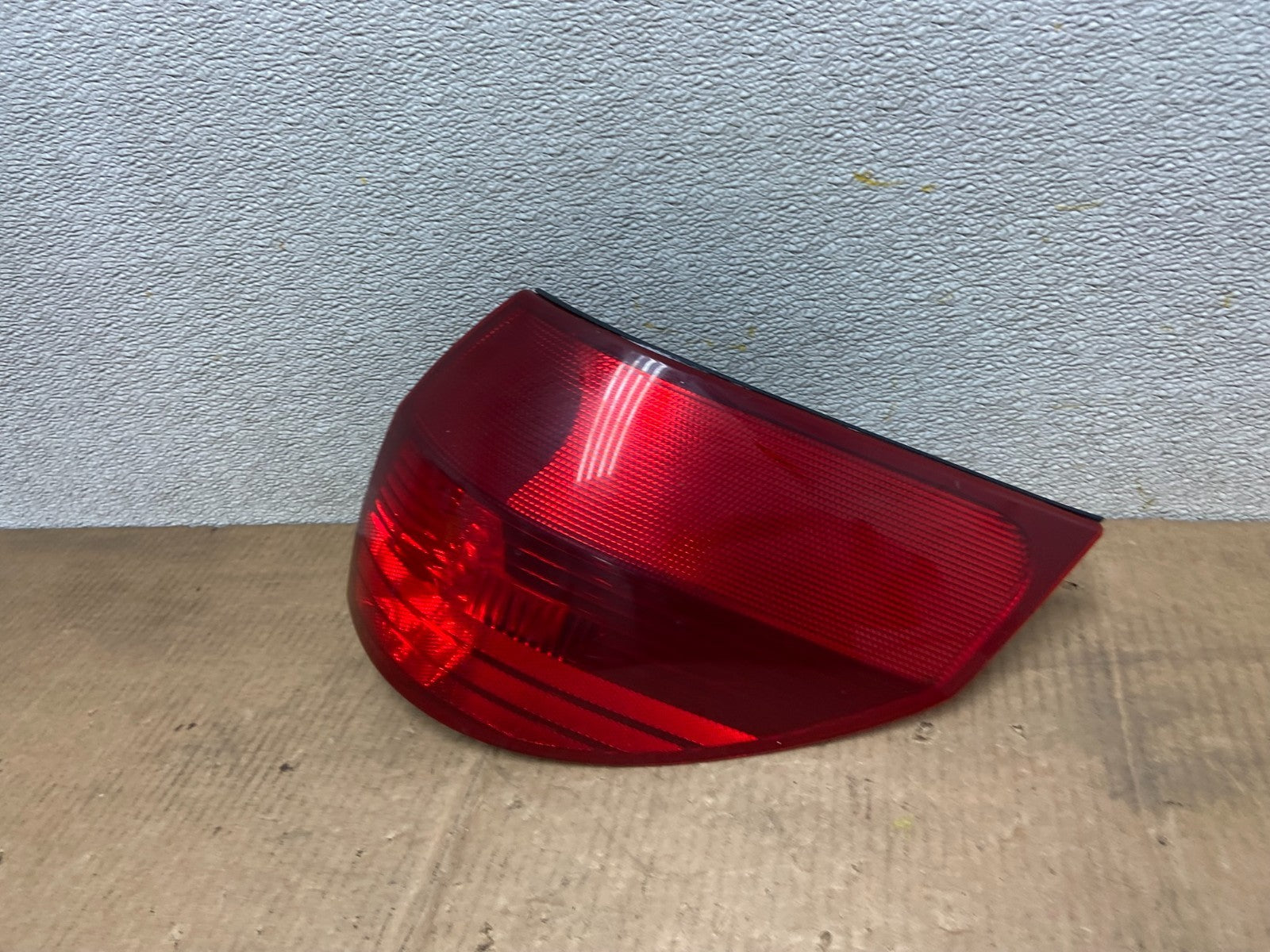 2004-2005 Toyota Sienna Right Passenger Rh Side Tail Light Oem AA6483 LK1