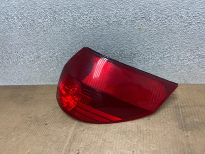 2004-2005 Toyota Sienna Right Passenger Rh Side Tail Light Oem AA6483 LK1