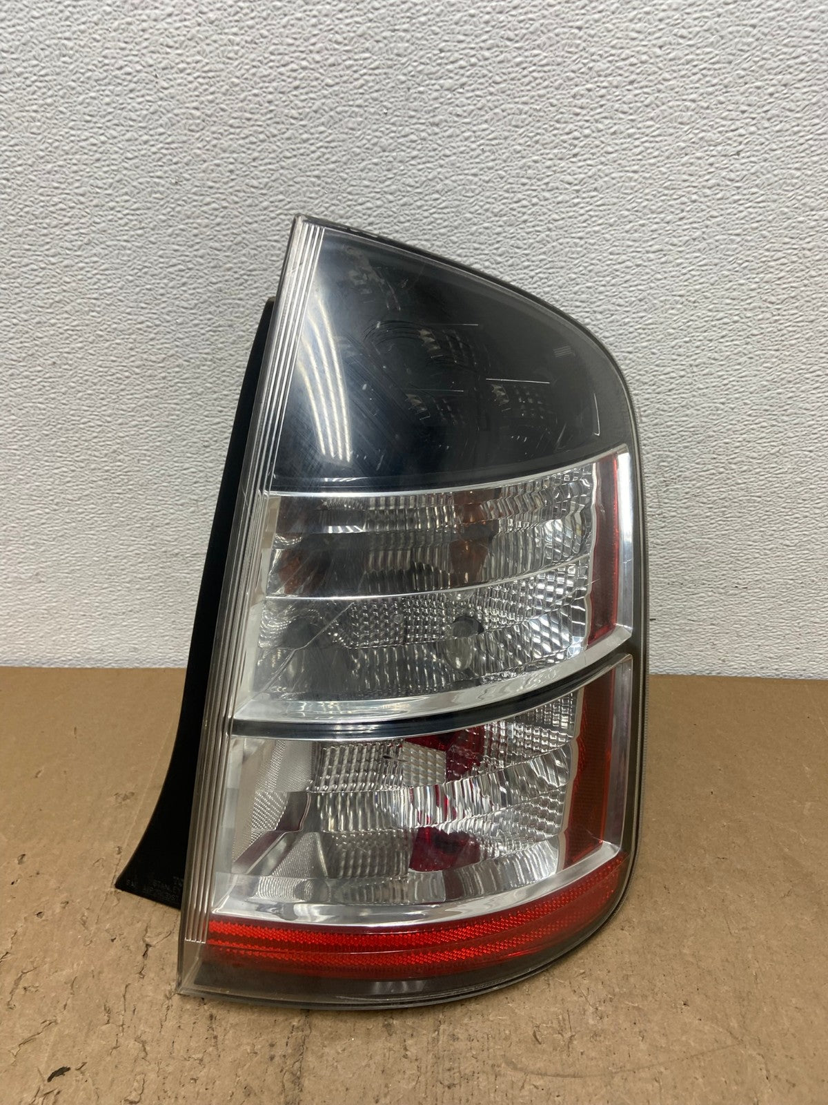 2004 - 2005 Toyota Prius Right Passenger Side Rh Tail Light AC7190 LK0