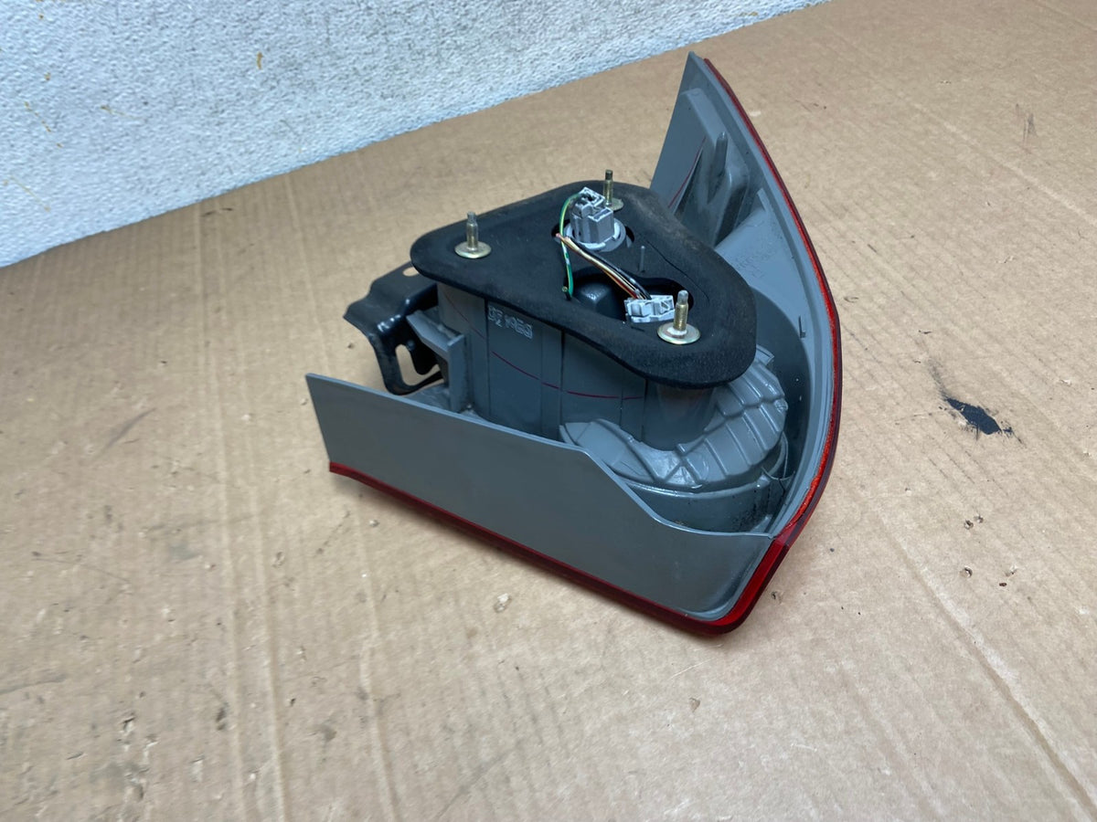 2003 2004 2005 Honda Civic Sedan Right Passenger Side Tail Light AI8425 LK8