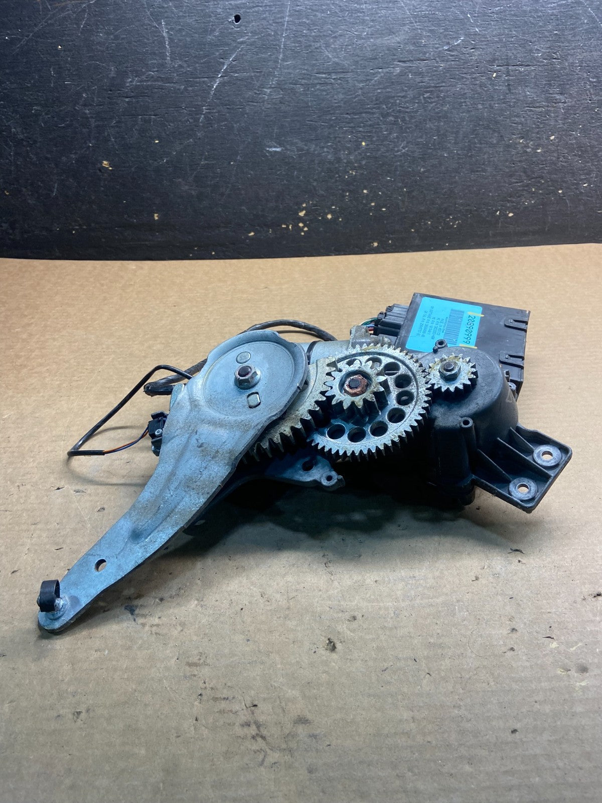 2009 to 2016 GMC Acadia Rear Trunk Liftgate Power Motor Actuator OEM z9180 DG4