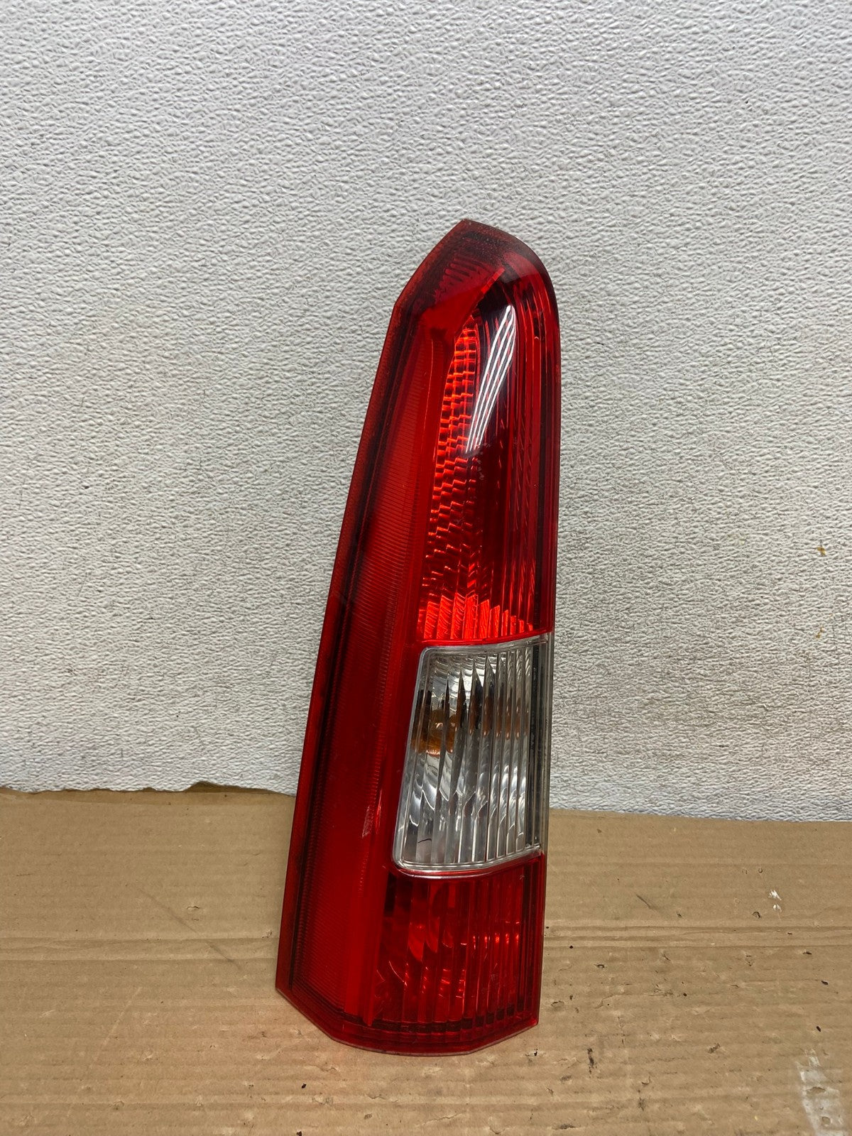 2001 - 2004 Volvo XC70 V70 Left Driver LH Side Tail Light Upper AG9074 LK0