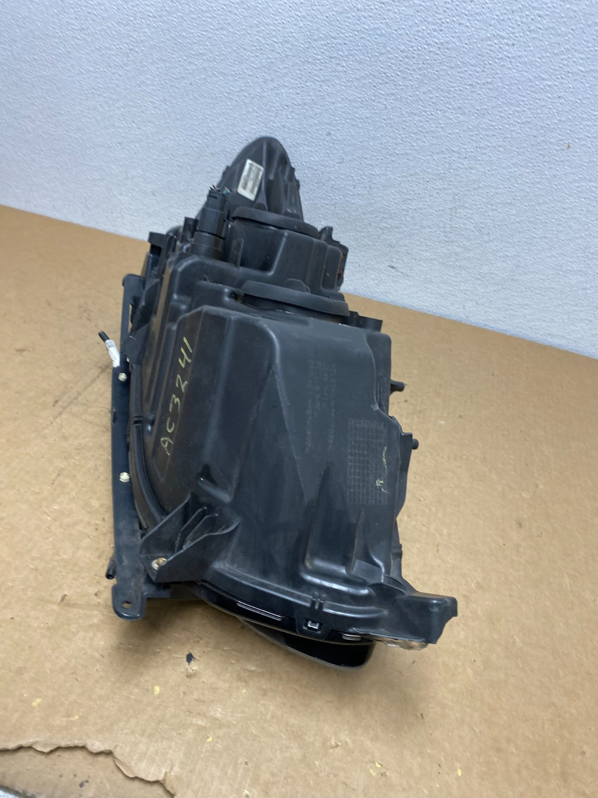 2013 to 2016 Ford Fusion Left Driver Lh Side Headlight AC3241 DW8