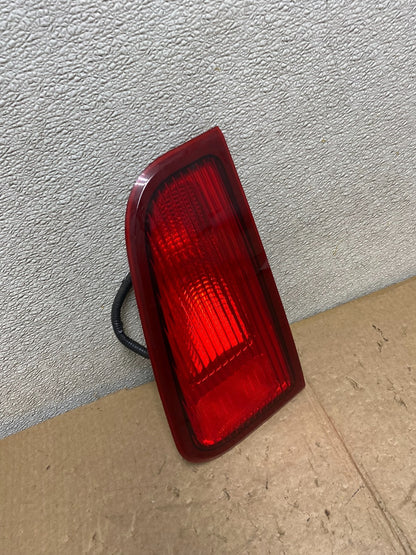 2003-2006 Lincoln Navigator Right Passenger Side Tail Light Inner V3584 DW1