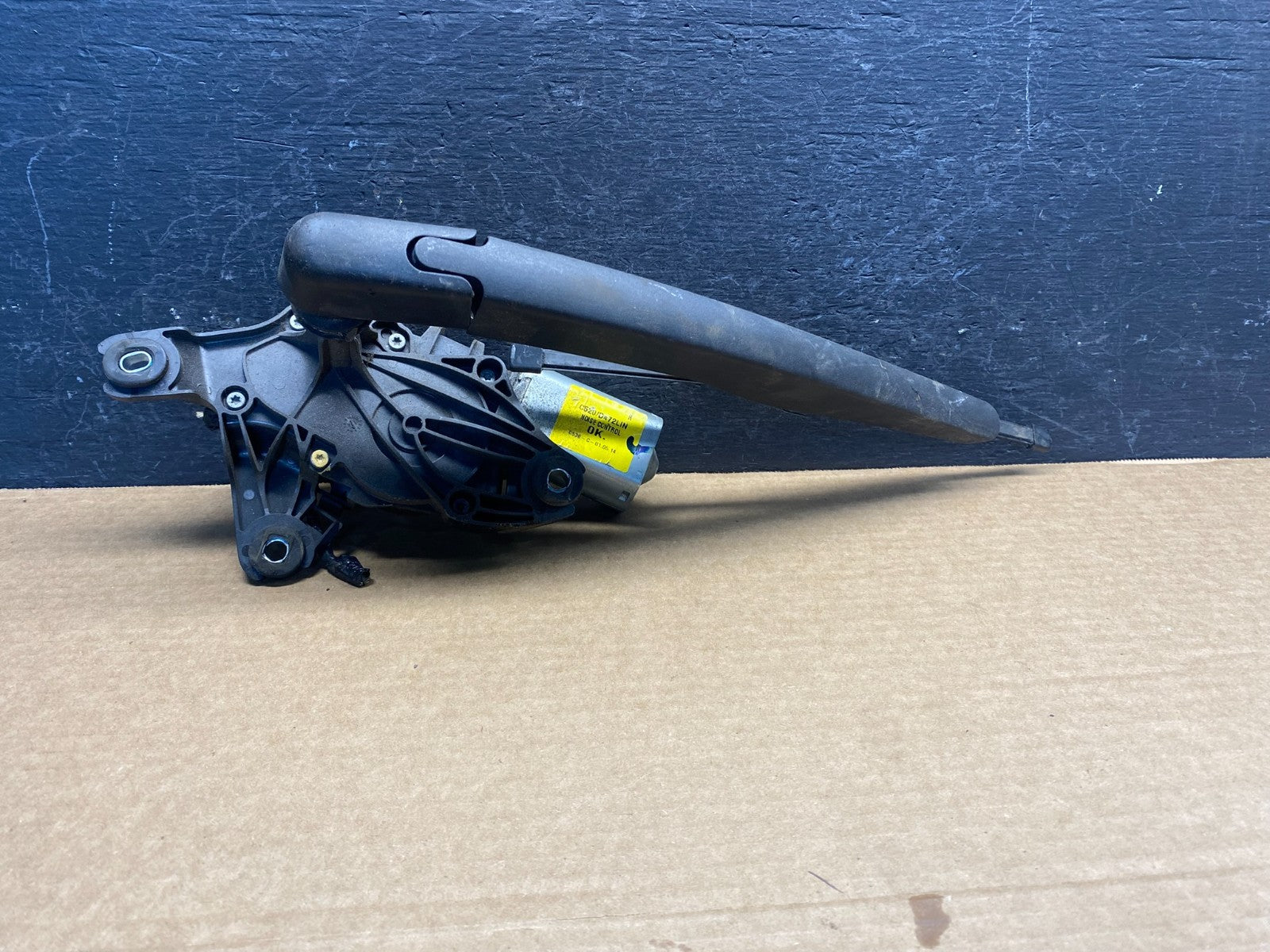 2013 to 2019 Ford Escape Rear Windshield Wiper Motor AF7499 DG0